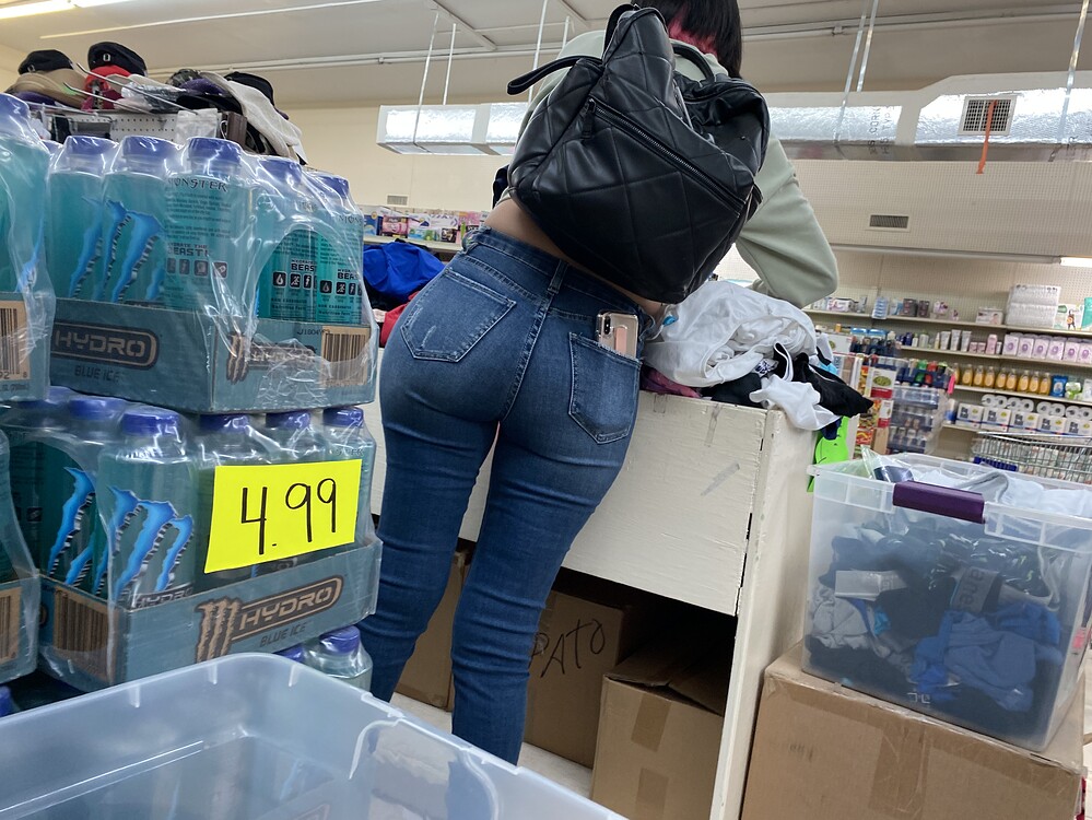 Milf in Mexico with a pixar booty! 😳😳 - Tight Jeans - Forum