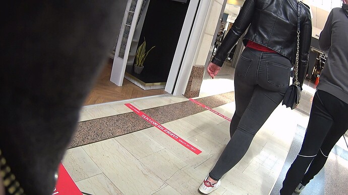 Tight ass black jeans.mp4_20230929_142640.793
