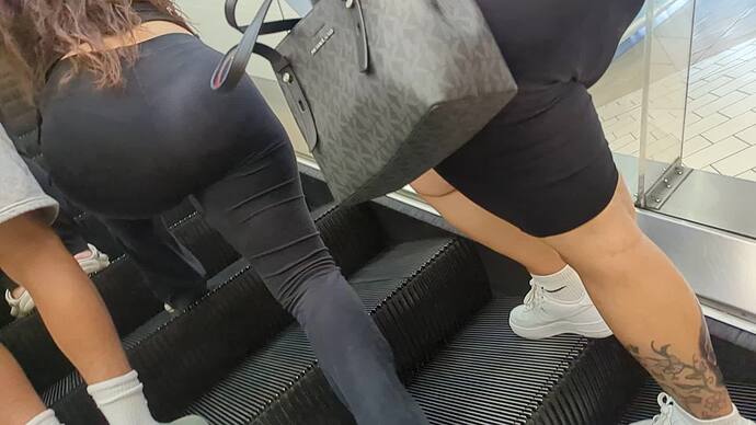 EscalatorThong (6)