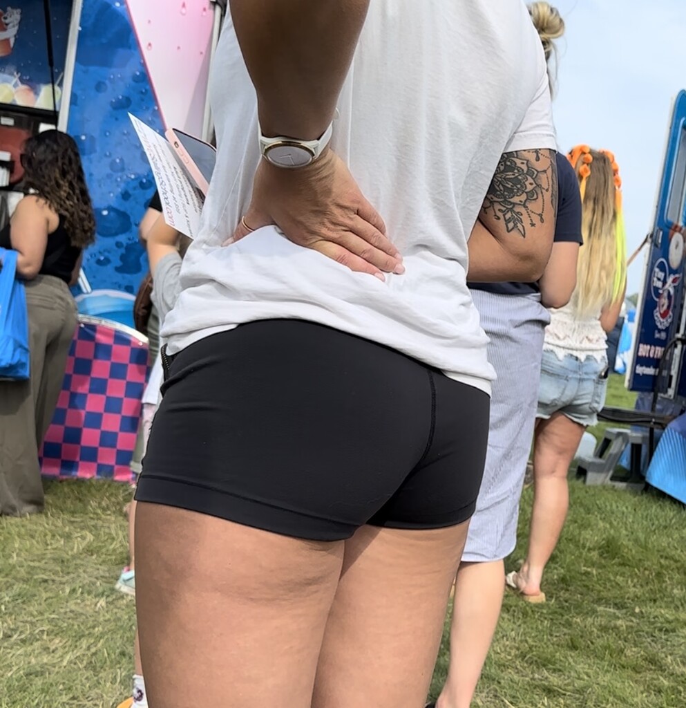 Fit MILF Bubble in Reebok Spandex Booty Shorts (Close Pics ) - Short Shorts  & Volleyball - Forum