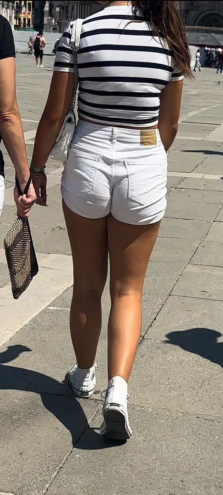 Cute tourist girl in white shorts with sexy ass jiggle (gif) - Short