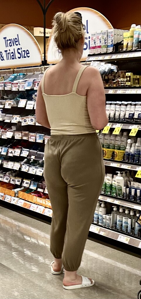 PAWG A$$ swallow bendover‼️ - Page 4 - Spandex, Leggings & Yoga Pants