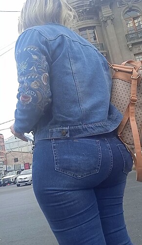 MILF BLONDE PAWG IN JEANS 6