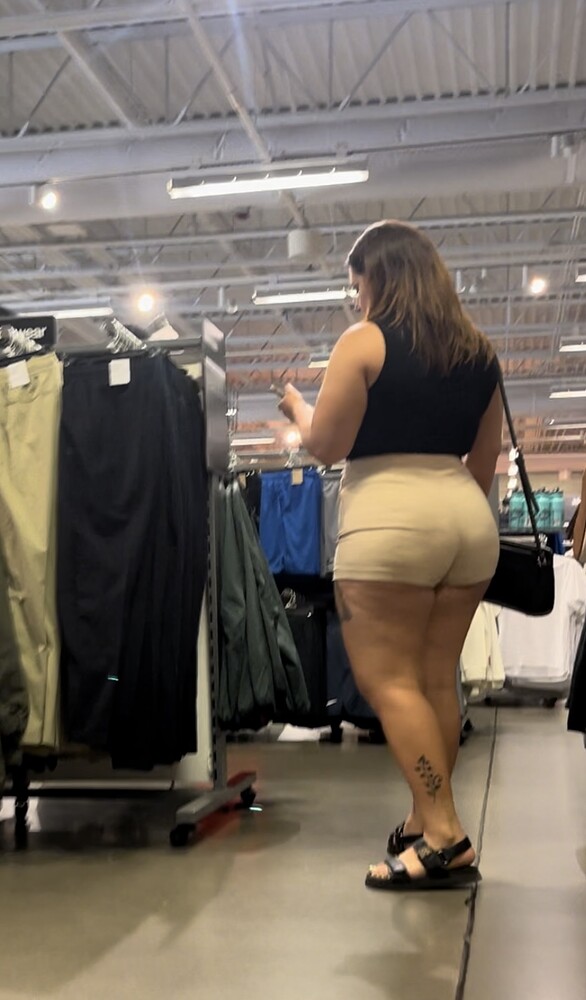Cute MILF with small waist and fat ass (OC, Video) - Short Shorts ...