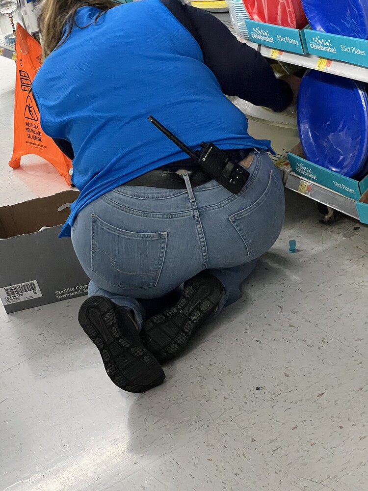 BBW old Latina fat butt bent over working - Tight Jeans - Forum
