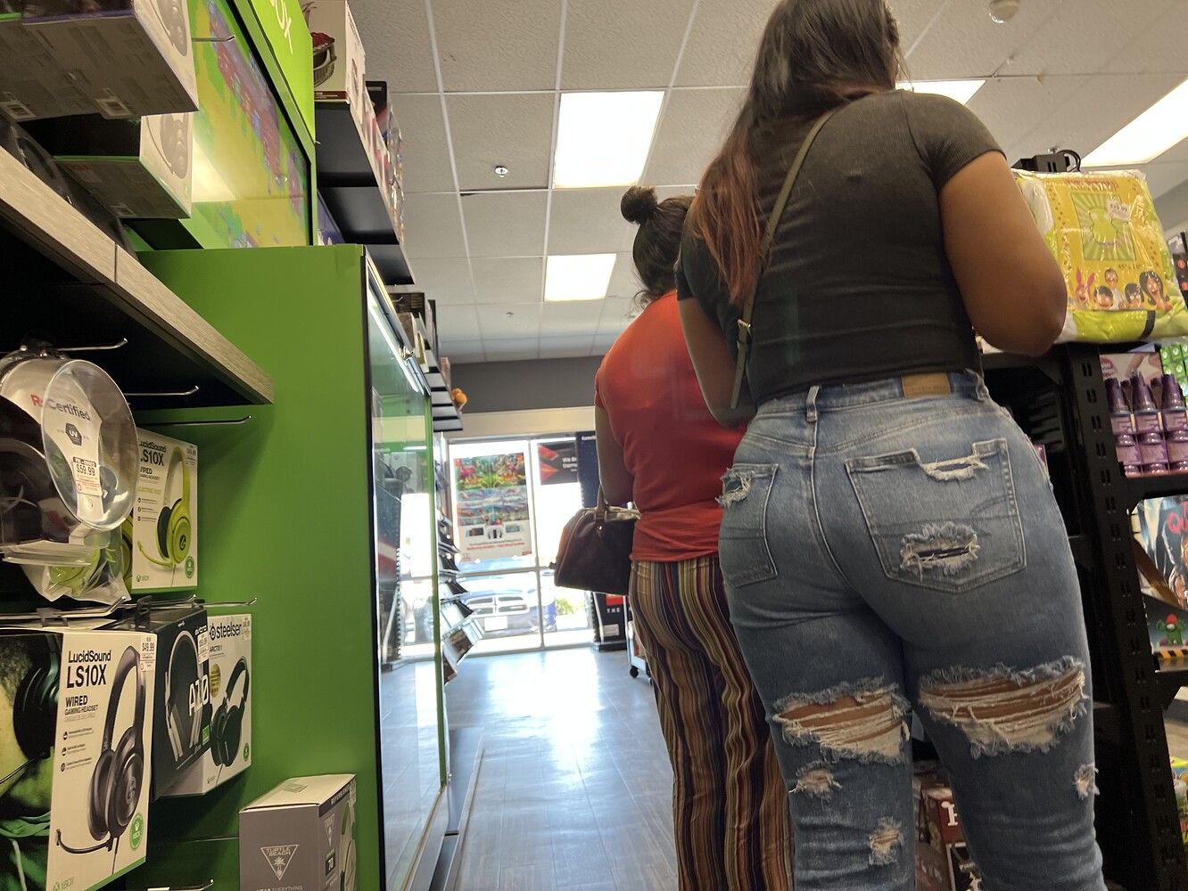 GameStop booty - Tight Jeans - Forum