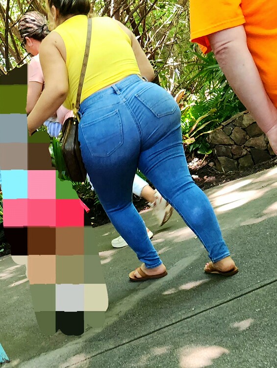 Big booty latina (milf) - Tight Jeans - Forum