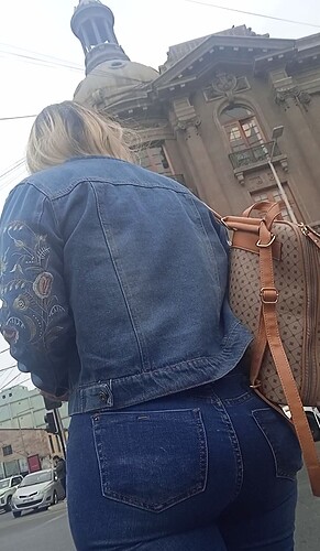 MILF BLONDE PAWG IN JEANS 8