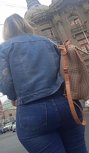 MILF BLONDE PAWG IN JEANS 4