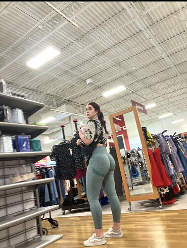 Busted? Gym PAWG waiting in line (OC) - Spandex, Leggings & Yoga Pants ...