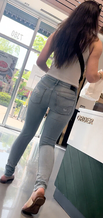 Sexy Fit Brunette In Tight Jeans 🍑 Tight Jeans Forum