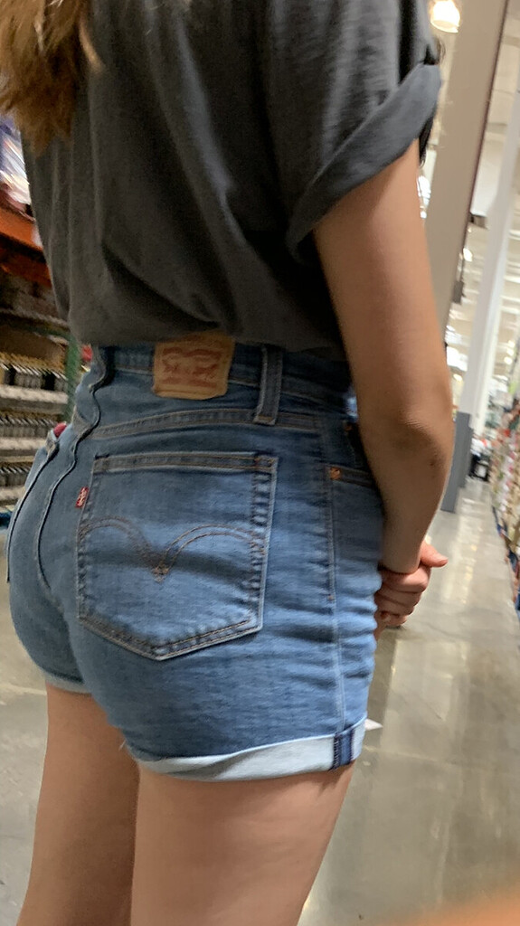 Tight Teen Booty At Costco Short Shorts And Volleyball Forum 1258