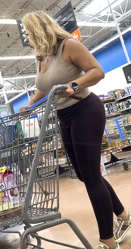 Sexy Latina Milf Maroon Leggings Vpl Spandex Leggings And Yoga Pants