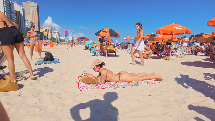 VS--YouTube-LeblonBeachsEpicCarnivalWeekisHereRiodeJaneiroBrazil20254KUHD-3’53”