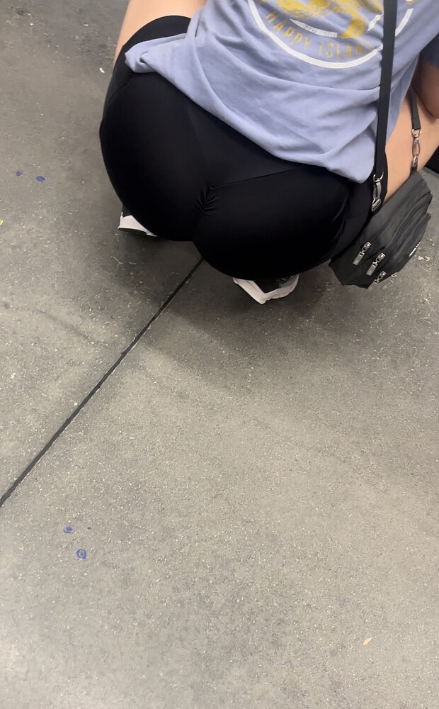 Unbelievable Pawg (bending over & squats) - Short Shorts & Volleyball - Forum