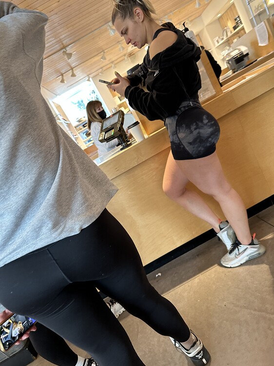 3 college PAWGS in leggings - Spandex, Leggings & Yoga Pants - Forum