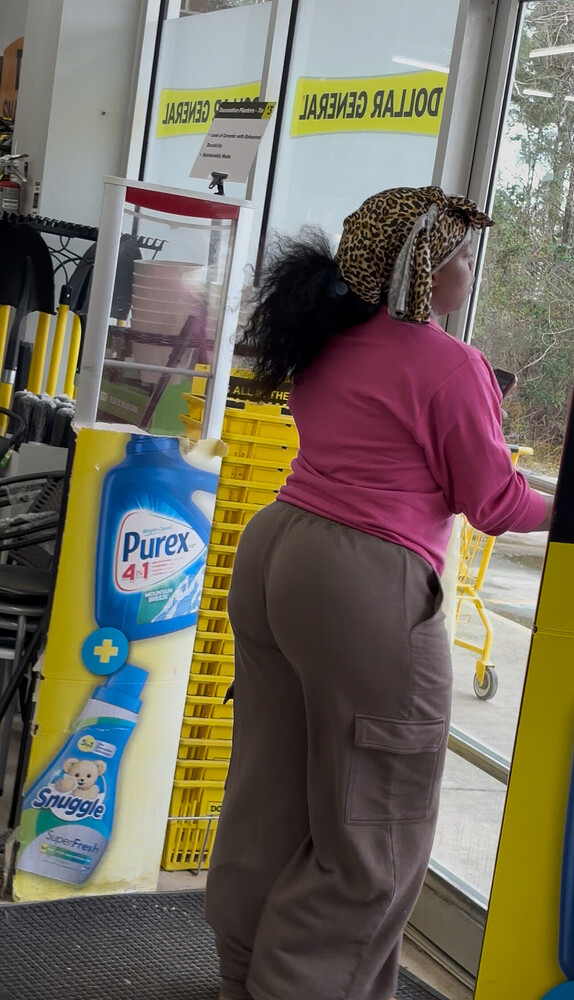 Jiggly Ebony Booty Poking in Loose Sweatpants (closeups, walks) - ass - Forum