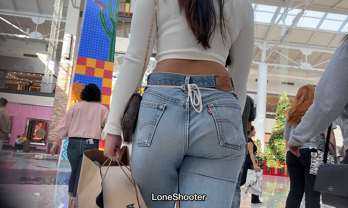 candid-creepshots-of-big-round-latina-ass-in-levis-jeans