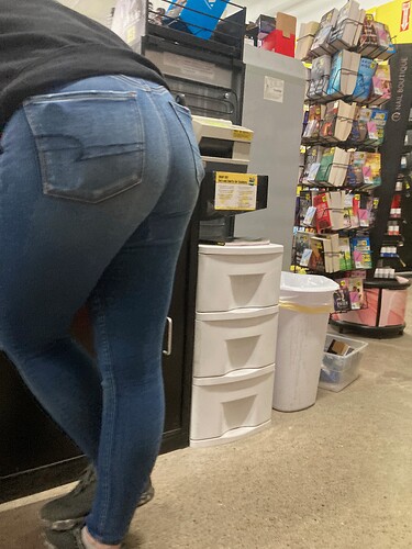 Brunette Tight Booty Jeans - Tight Jeans - Forum