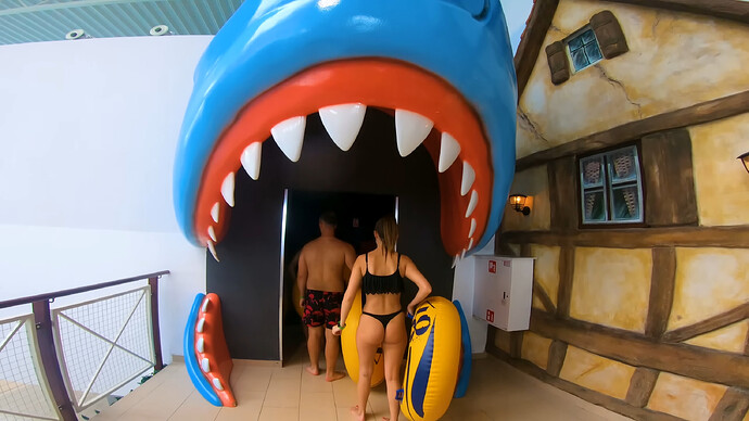 VS--YouTube-WaterslidesatAquaparkRedawithSharkSlideAquaSpinner-4’00”
