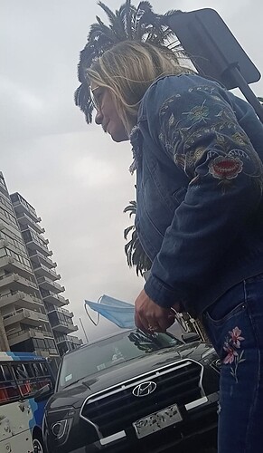 MILF BLONDE PAWG IN JEANS 10