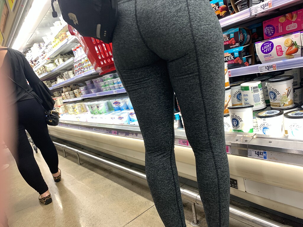 MILFS shopping Spandex, Leggings & Yoga Pants Forum