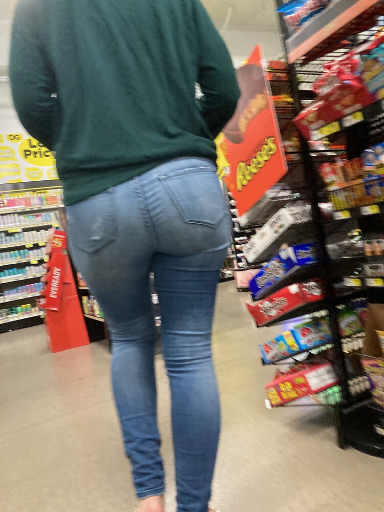 Super Thick Brunette Milf Tight Jeans PAWG - Tight Jeans - Forum