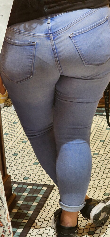 SUPER THICK LATINA in JEANS with VPL - Tight Jeans - Forum