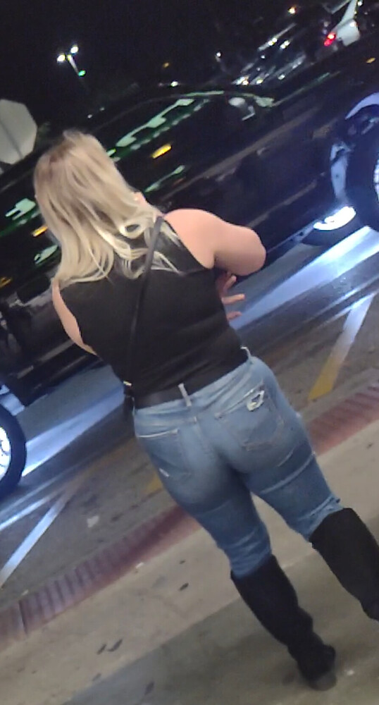 Thicc Walmart slut - Tight Jeans - Forum
