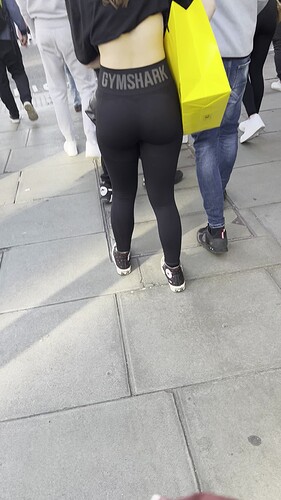 Tight PAWG gymshark leggings (9)