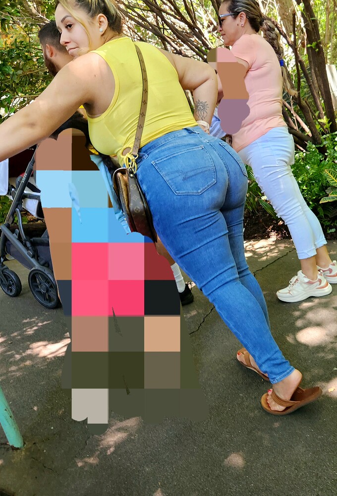 Big booty latina (milf) Tight Jeans Forum