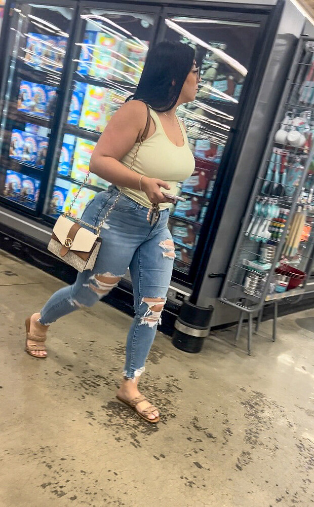 Thick booty slim waist Latina! So sexy Forum