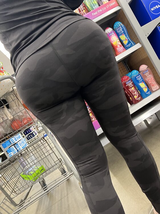 Gilf with amazing fake booty - Spandex, Leggings & Yoga Pants - Forum