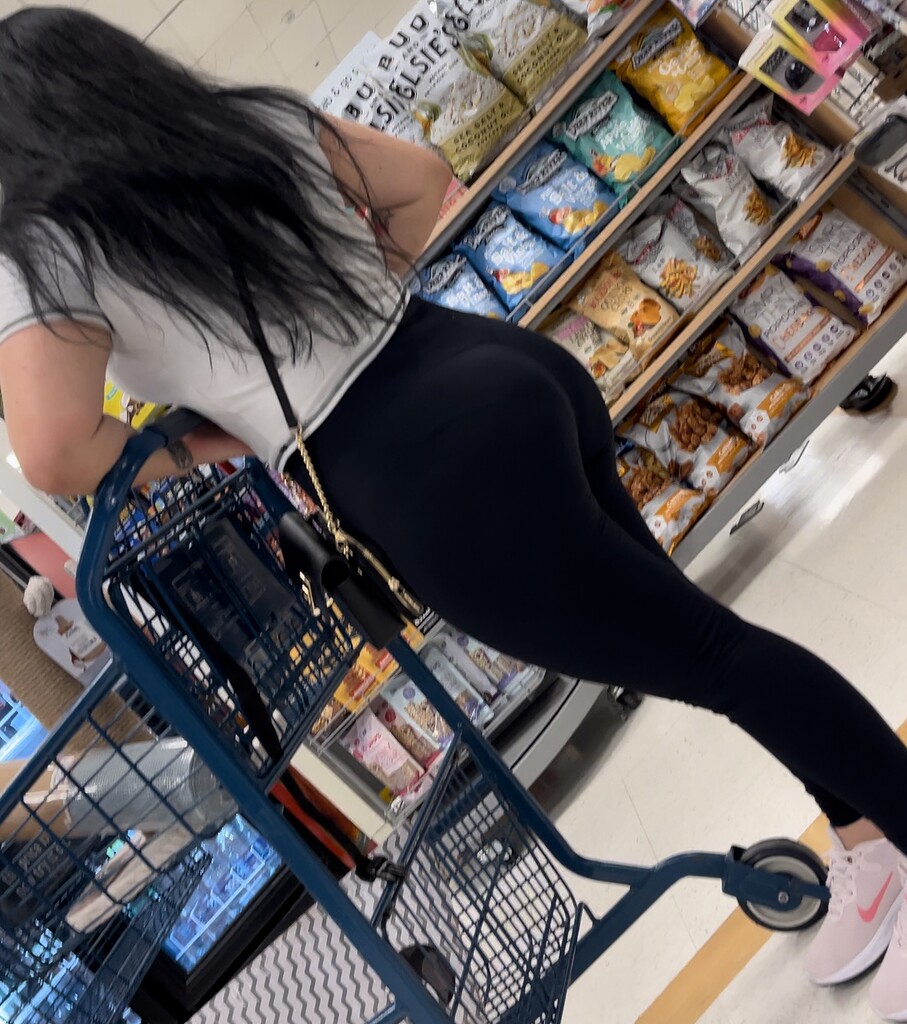 Thick mami I could not resist 😋 (OC) vid uploading soon! - Spandex, Leggings & Yoga Pants - Forum