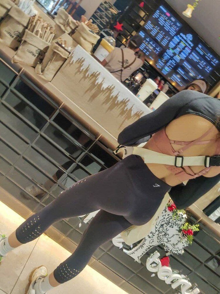 Skinny thick girl at shop - Spandex, Leggings & Yoga Pants - Forum