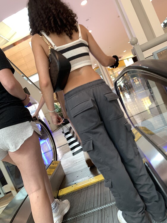 spotted-in-a-shopping-mall-ass-forum