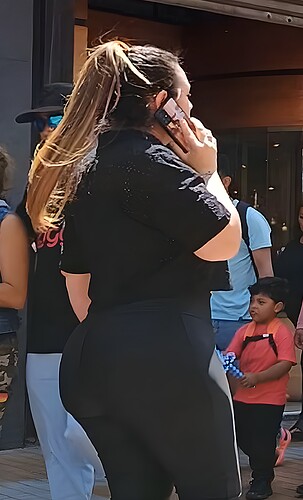 milf-black-leggings(thick-bottom)3