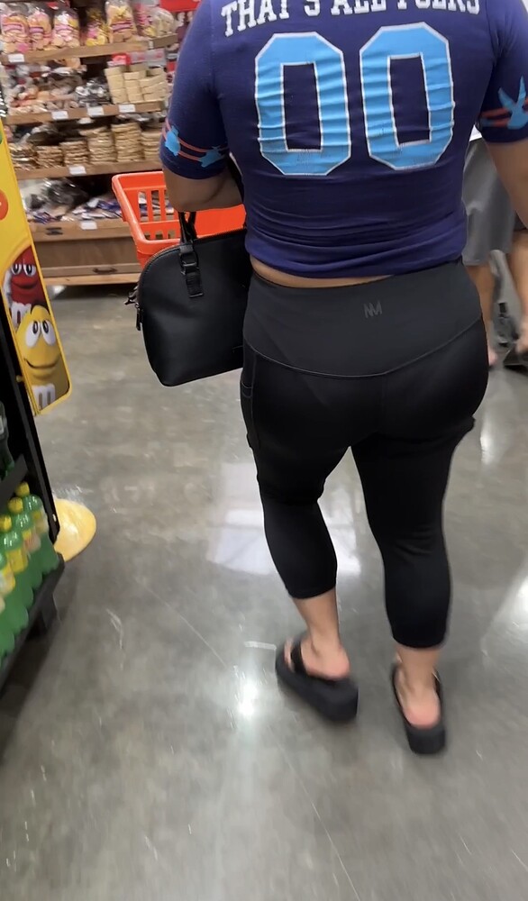 Latina MILF Tight VPL Wedges OC - Spandex, Leggings & Yoga Pants - Forum