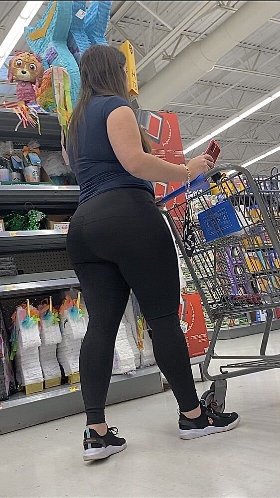 Amazing Big Booty Spaniard Milf In Tight Leggings Forum