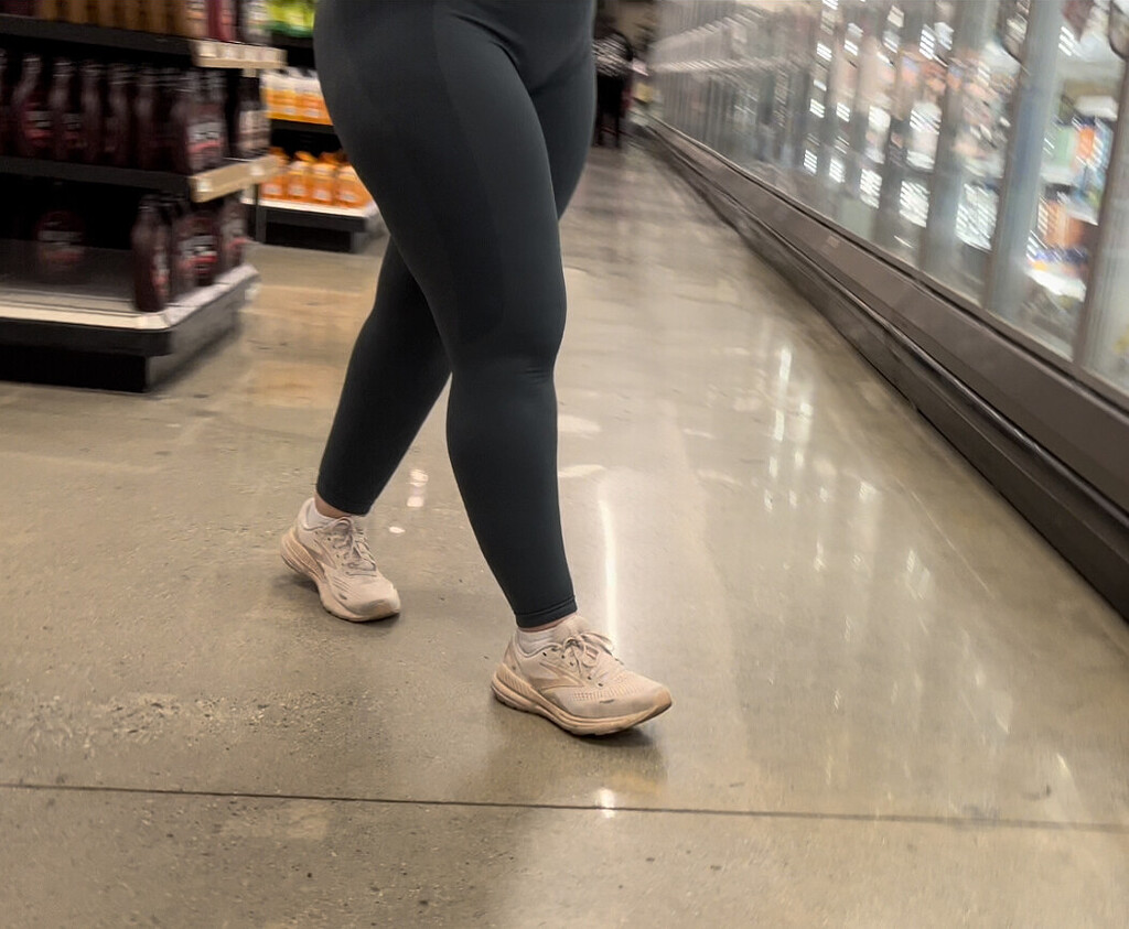 THICK PAWG turning heads 😛green leggings 🍑🔥 - Spandex, Leggings & Yoga  Pants - Forum