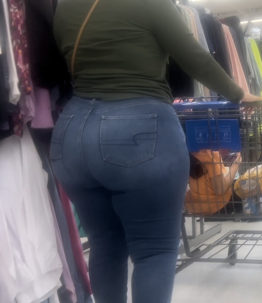 Huge Latina Booty MILF in Perfectly Jeans! - Tight Jeans - Forum