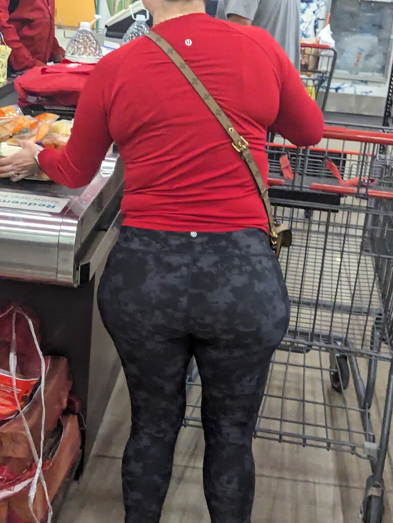 Wide hips on latina milf in camo leggings - Spandex, Leggings & Yoga Pants  - Forum