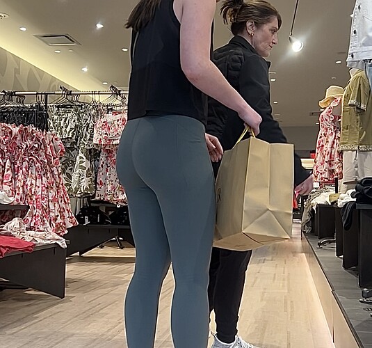 Olive green leggings at the mall Spandex, Leggings & Yoga Pants Forum