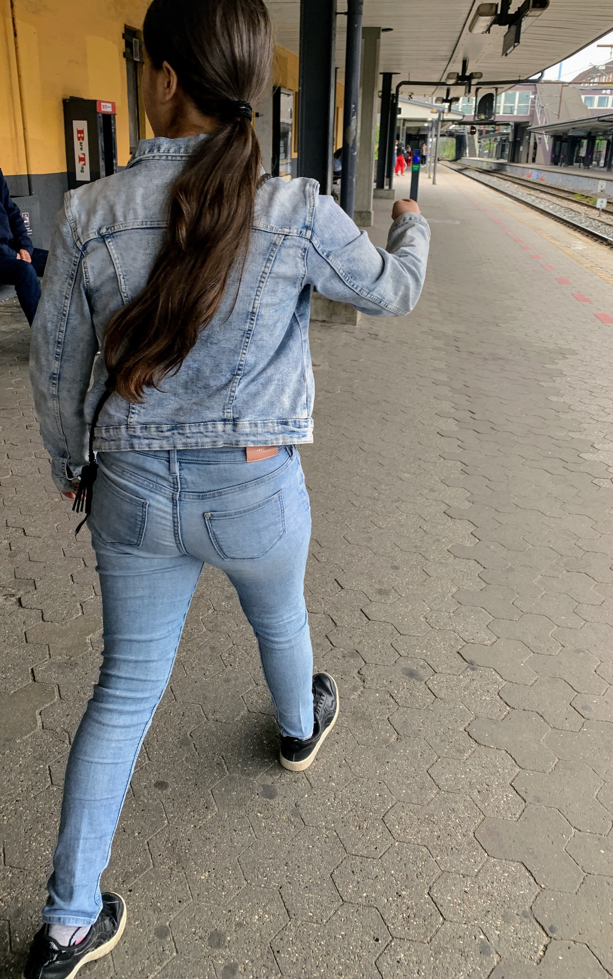 Street Girl Ass Tight Jeans Fo