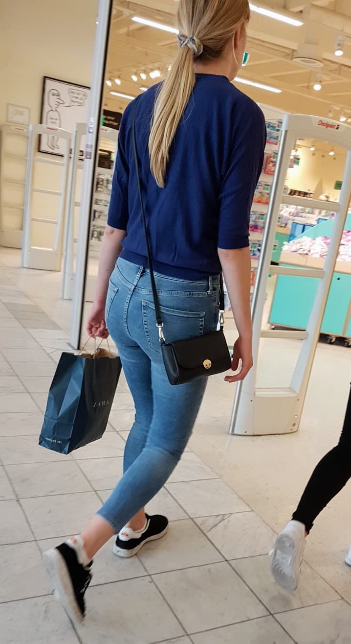 Shopping girls - Tight Jeans - Forum