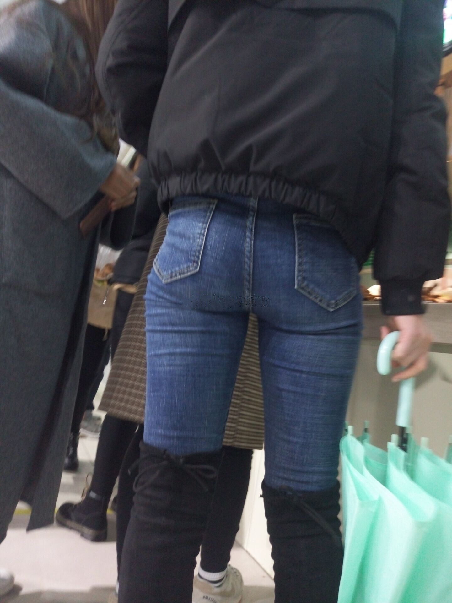 College canteen, she is happy to show me her ball - Tight Jeans - Forum