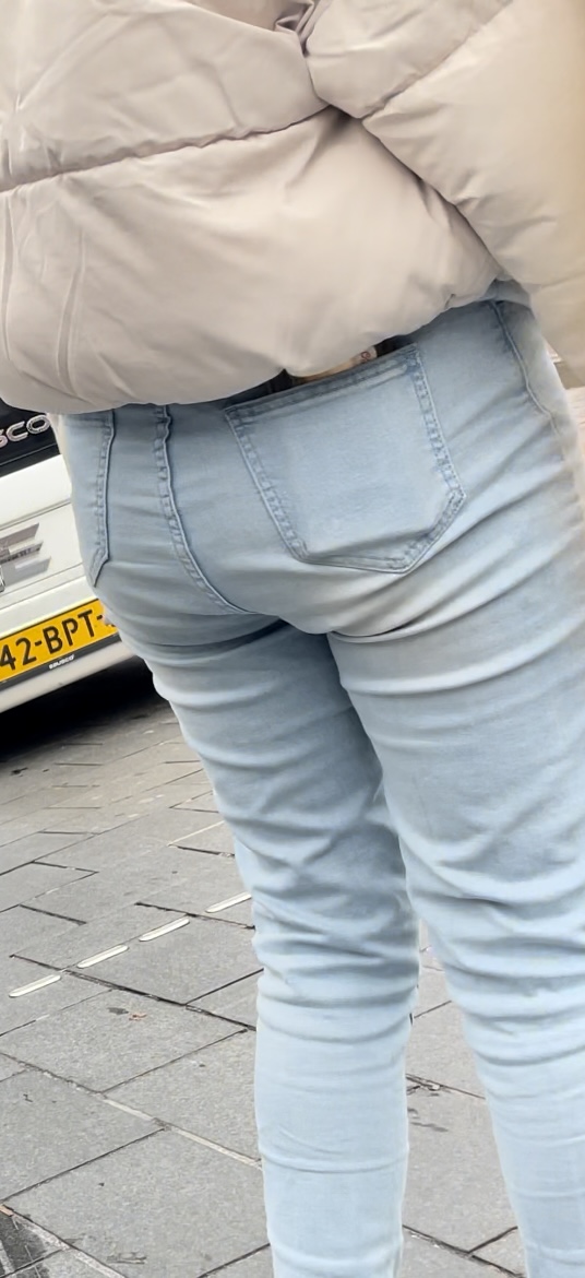 Cute teen at bus stop - Tight Jeans - Forum