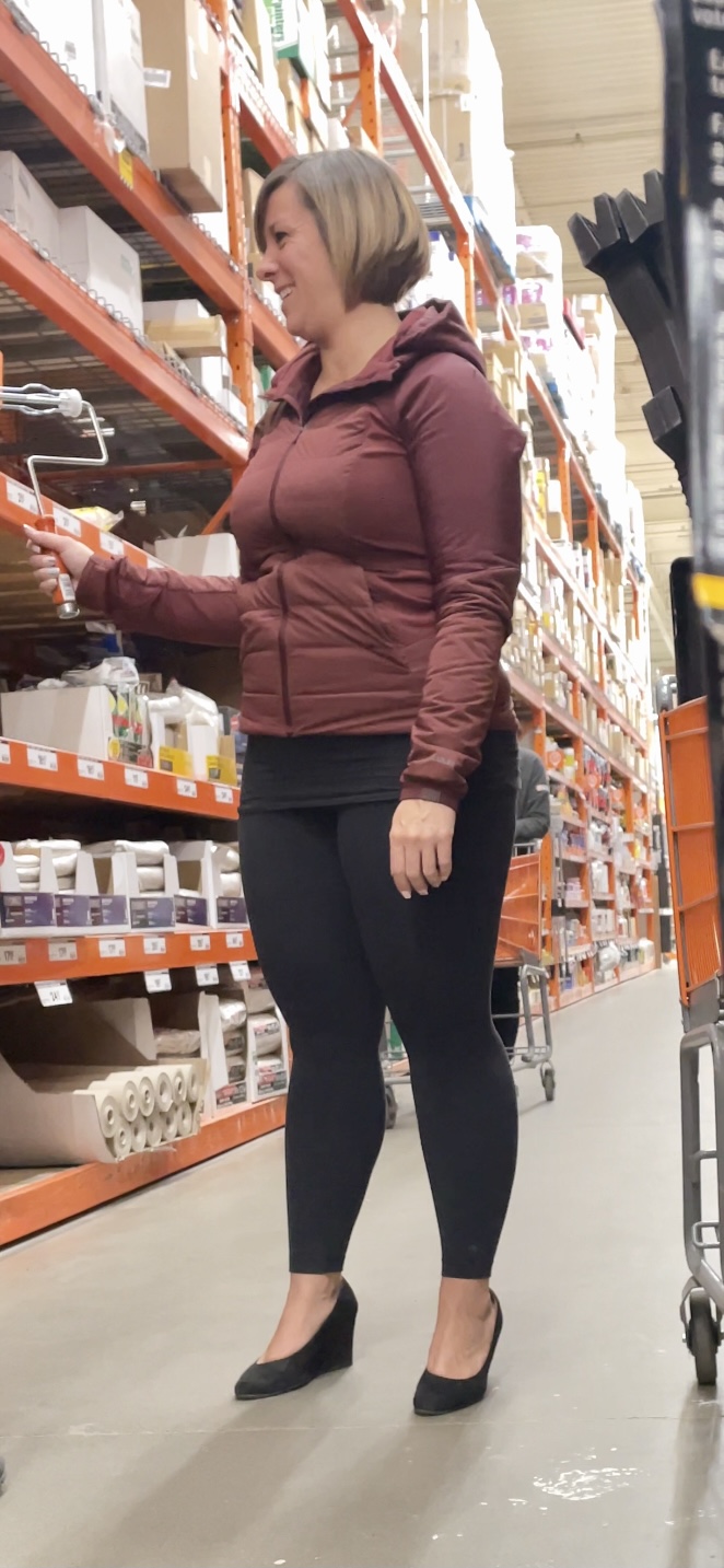 THICK Mature brunette! - Spandex, Leggings & Yoga Pants - Forum
