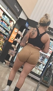 BLONDE PAWG WITH PUMPED UP BUBBLE (16)