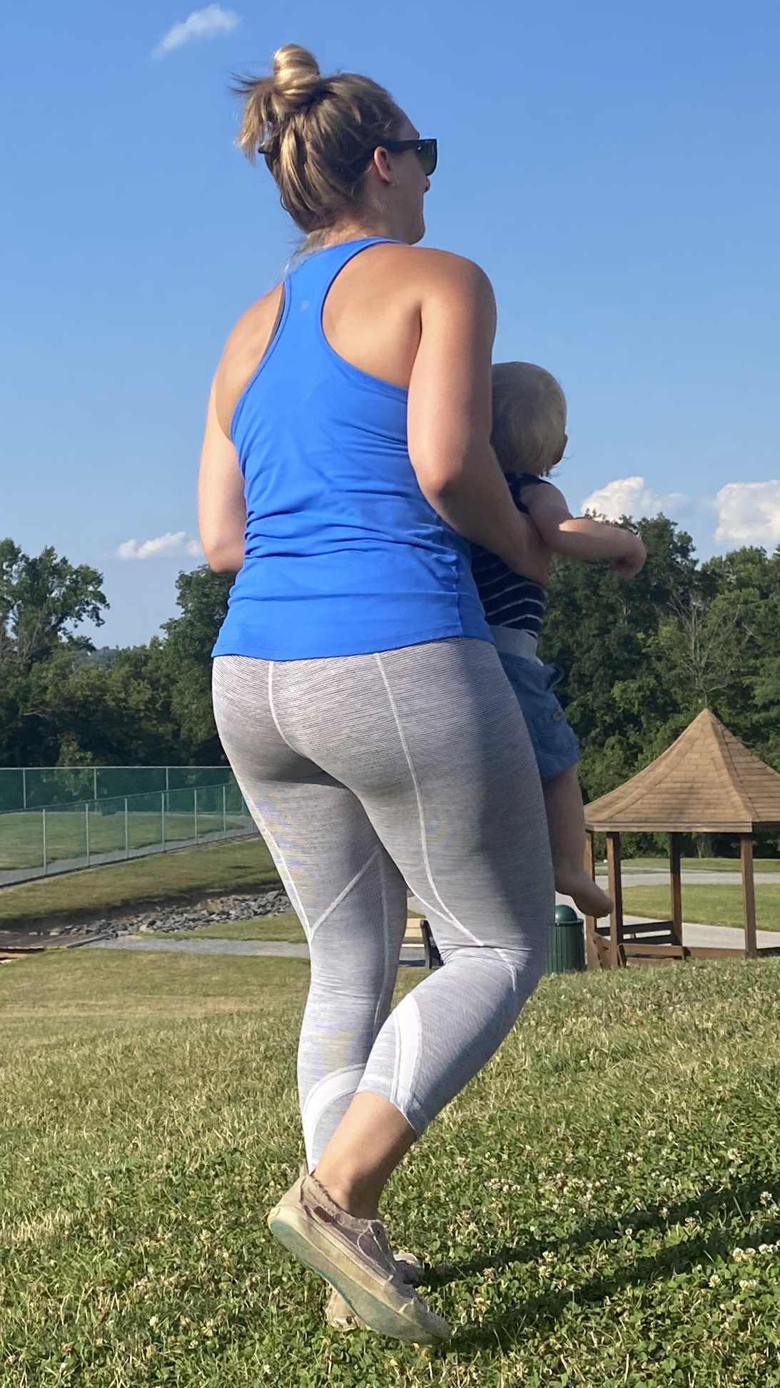 Sexy Sport Moms Spandex Leg